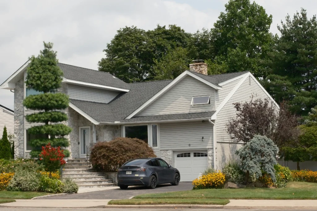 house for sale in Burlington NC suburban neighborhood
